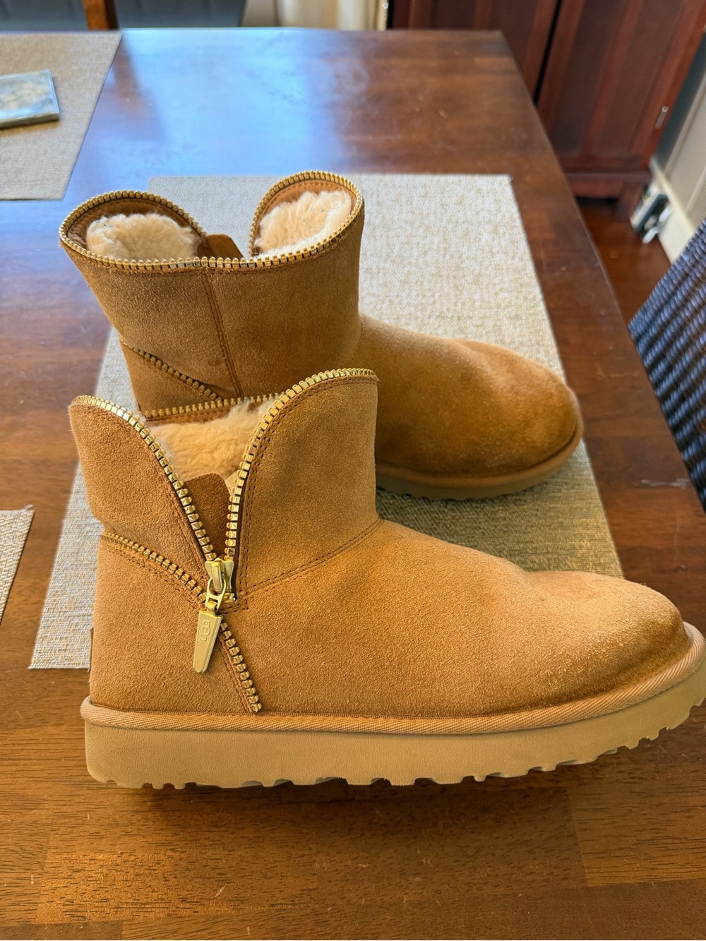 Ugg‎ Florence Mini Boot with zipper detail